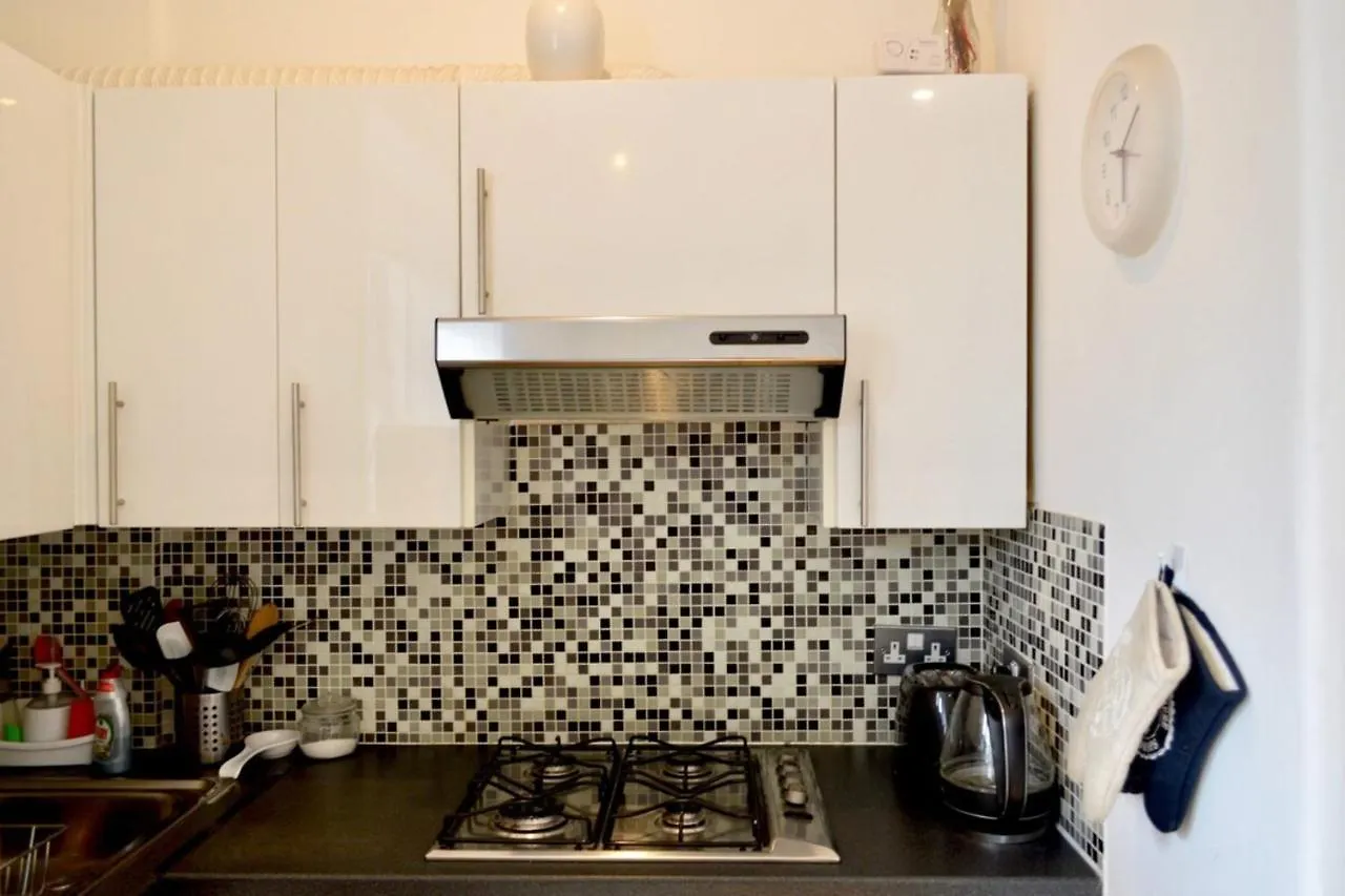 Central And Inviting 2 Bedroom Apartment Perfect For Festival 에든버러