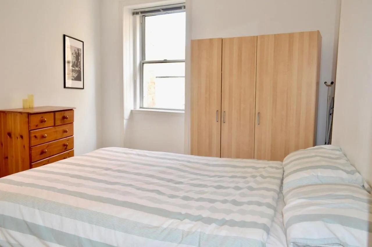 Central And Inviting 2 Bedroom Apartment Perfect For Festival 에든버러