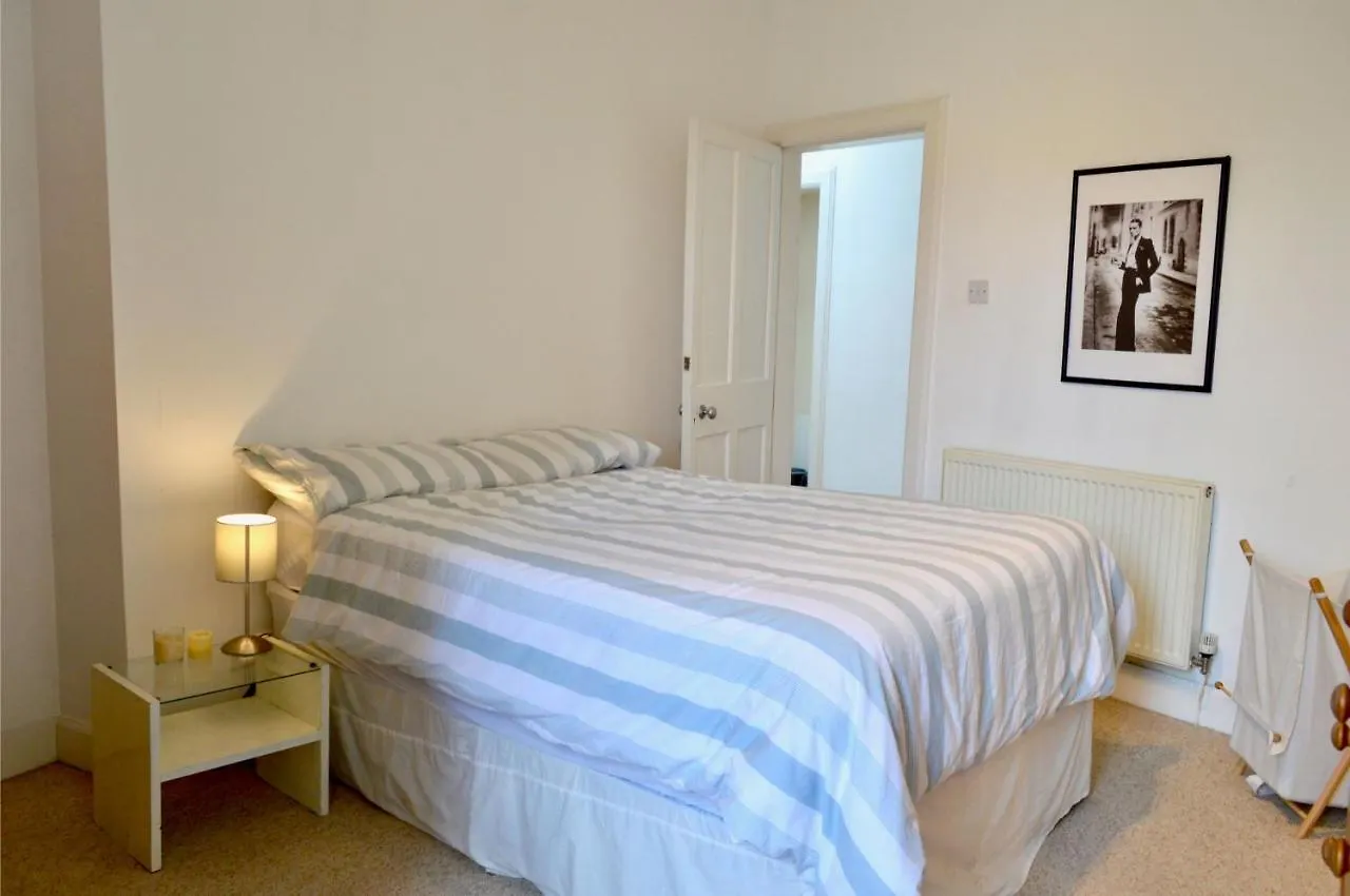 Central And Inviting 2 Bedroom Apartment Perfect For Festival Edynburg